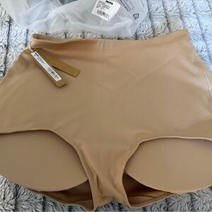 SKIMS (NWT)  Medium~Clay Shapewear Briefs